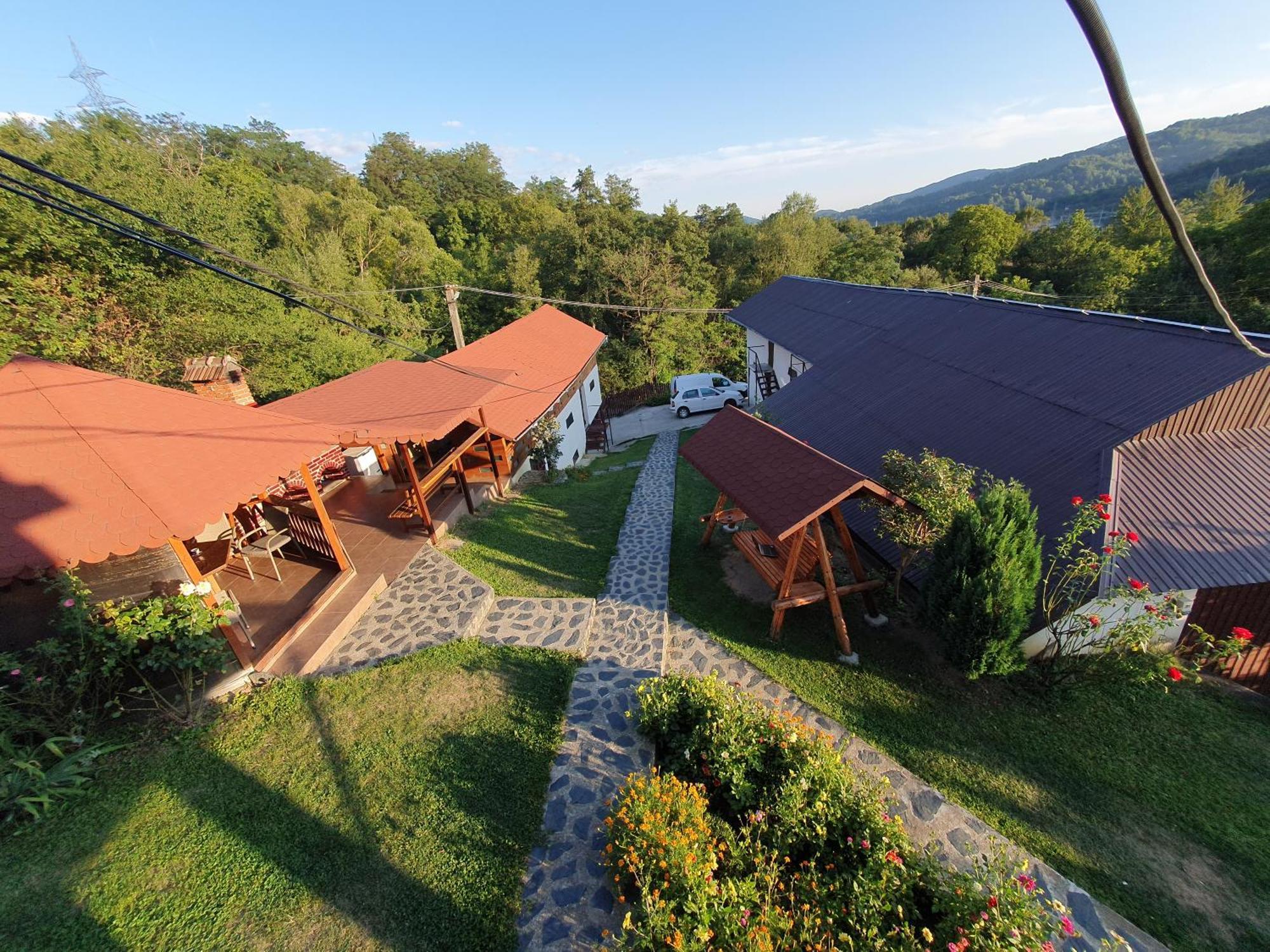 Casa Silvia Hotel Capatineni-Ungureni Exterior photo